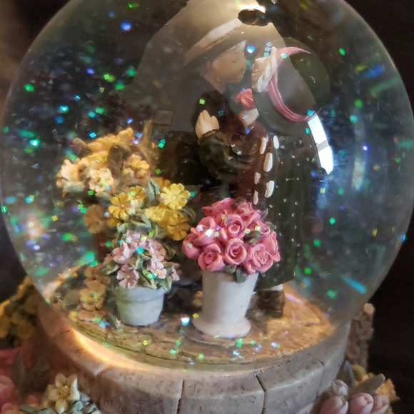 Kim Anderson 'Forever Young' Music Box Snow Globe - Picture 8 of 8